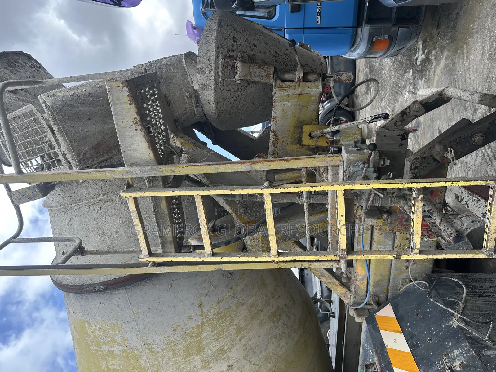 Foreign Used Man Cement Mixer Mobile Truck