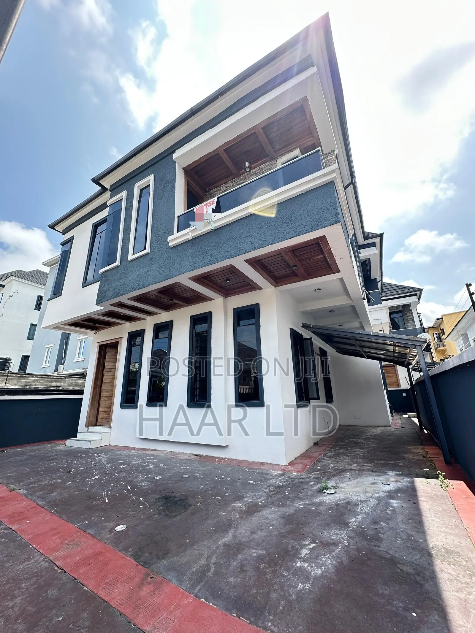 5bdrm Duplex in Lekki Phase 2 for sale