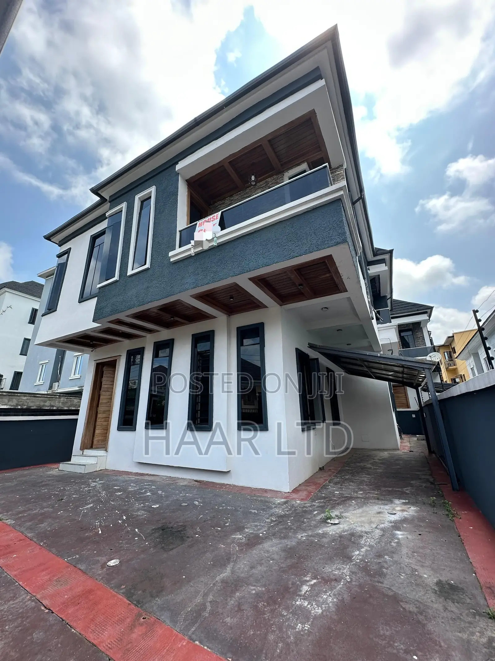 5bdrm Duplex in Lekki Phase 2 for sale