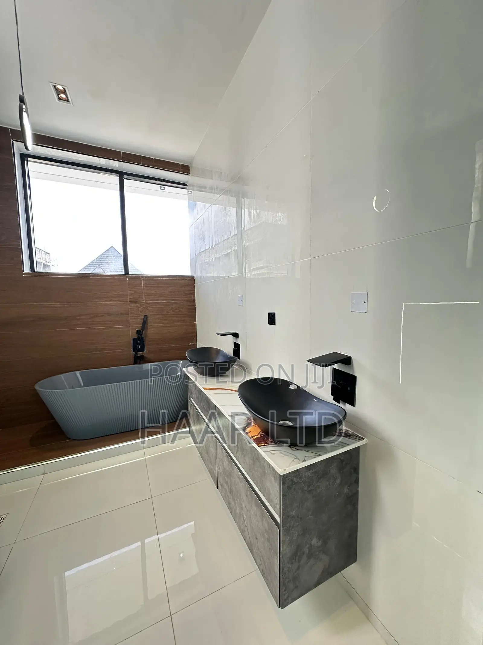 5bdrm Duplex in Lekki Phase 2 for sale