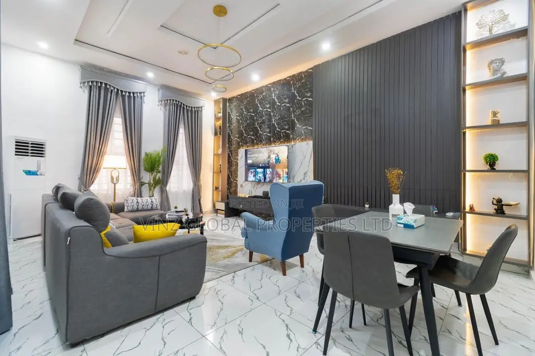 Luxury Sharp 4 Bedroom Shortlet Apartment With Ps5 Swimming Pool