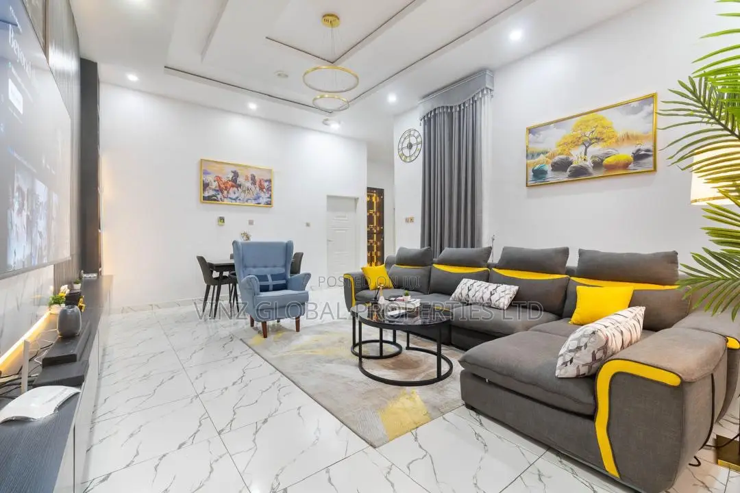 Luxury Sharp 4 Bedroom Shortlet Apartment With Ps5 Swimming Pool