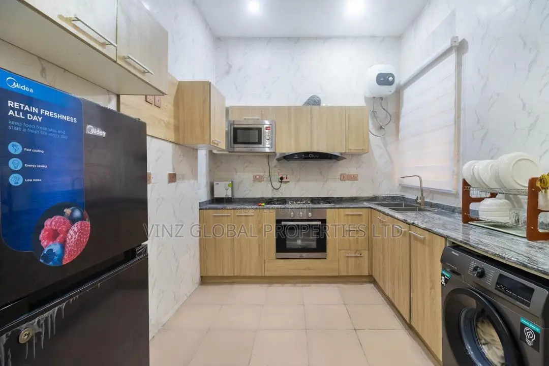 Luxury Sharp 4 Bedroom Shortlet Apartment With Ps5 Swimming Pool