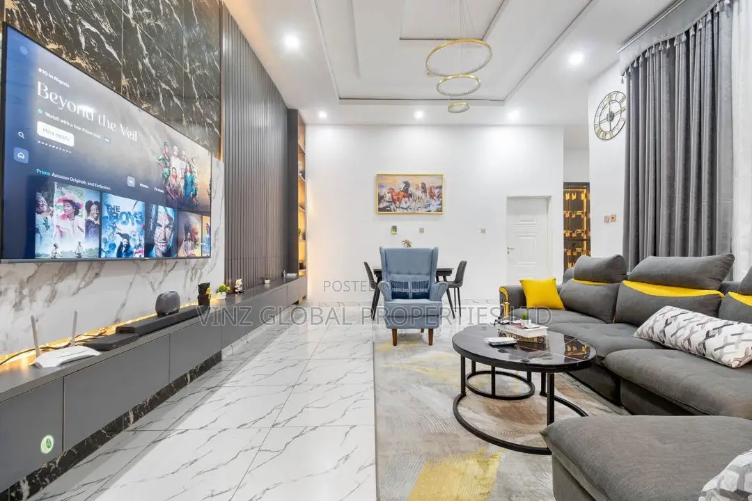 Luxury Sharp 4 Bedroom Shortlet Apartment With Ps5 Swimming Pool