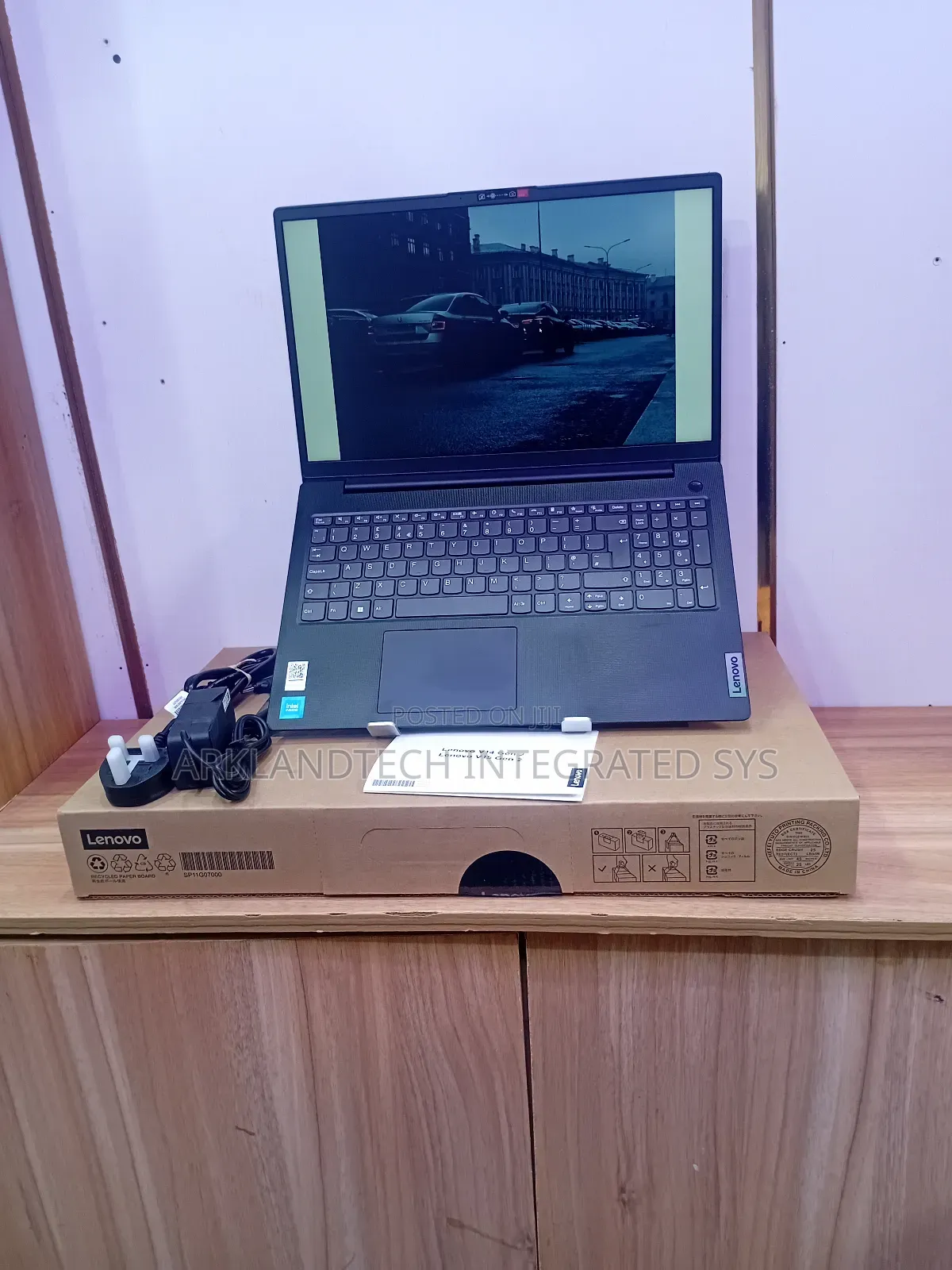 New Laptop Lenovo IdeaPad U300e 8GB Intel Celeron SSD 256GB
