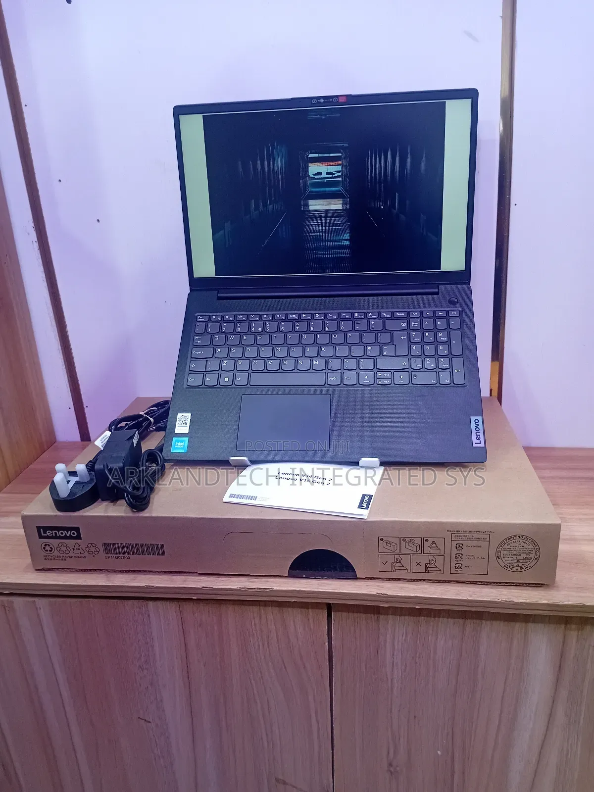 New Laptop Lenovo IdeaPad U300e 8GB Intel Celeron SSD 512GB