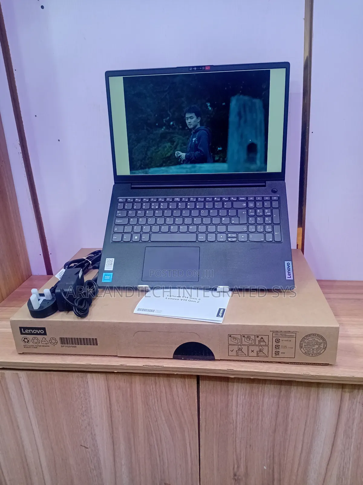 New Laptop Lenovo IdeaPad U300s 8GB Intel Celeron SSD 256GB