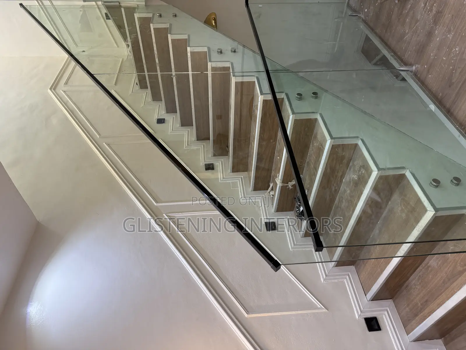 Staircase Side With A 12mm Tempered Glass And A Black Accessori