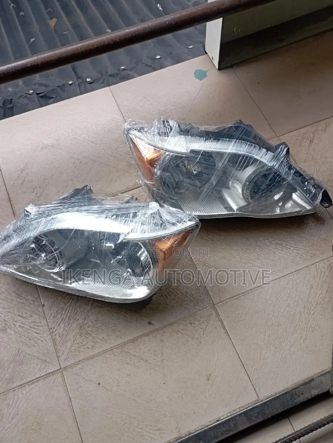 Headlight Toyota Avalon 2010