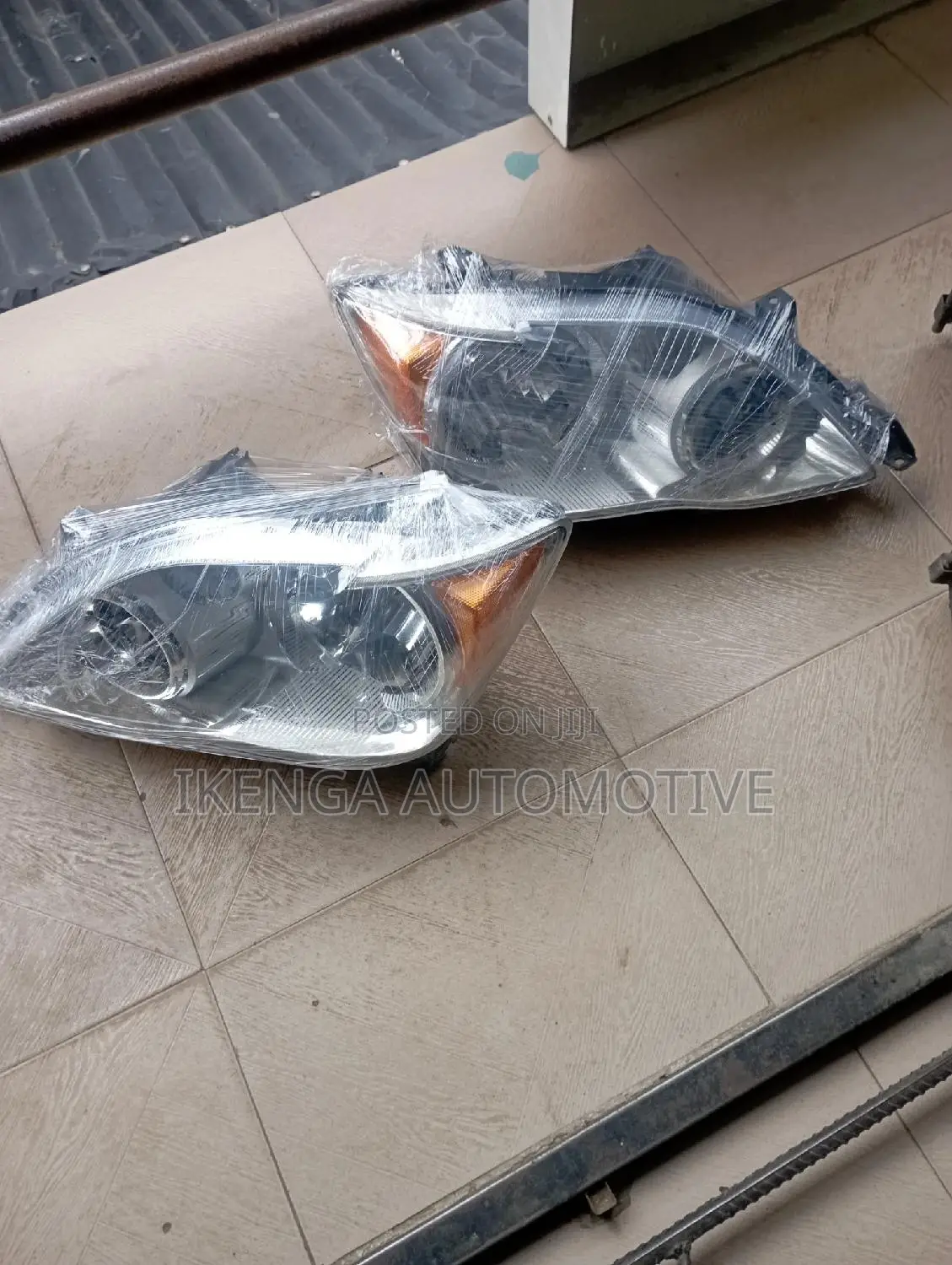 Headlight Toyota Avalon 2010