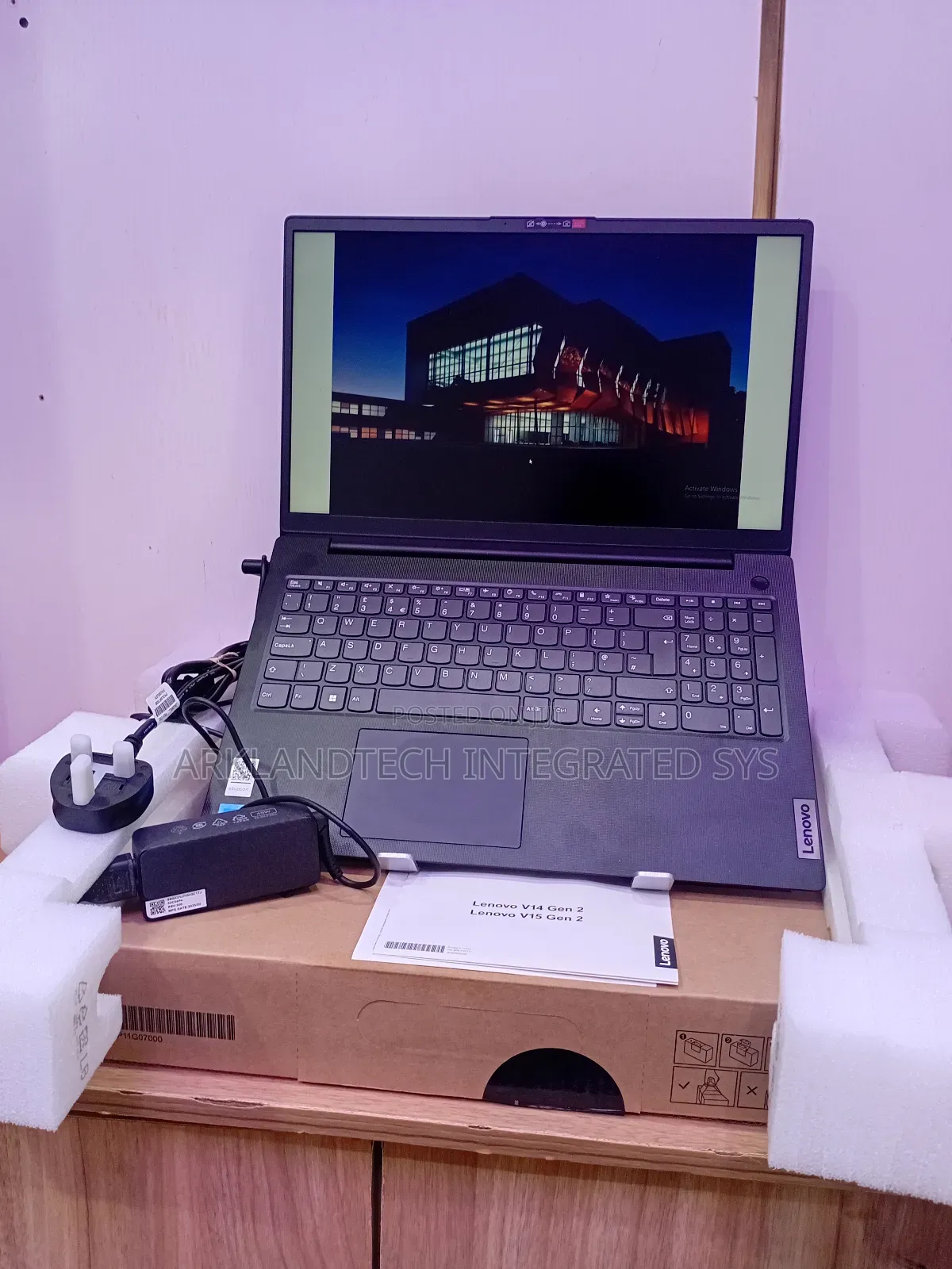 New Laptop Lenovo Ideapad 3-14IIL05 8GB Intel Core i3 SSD 256GB