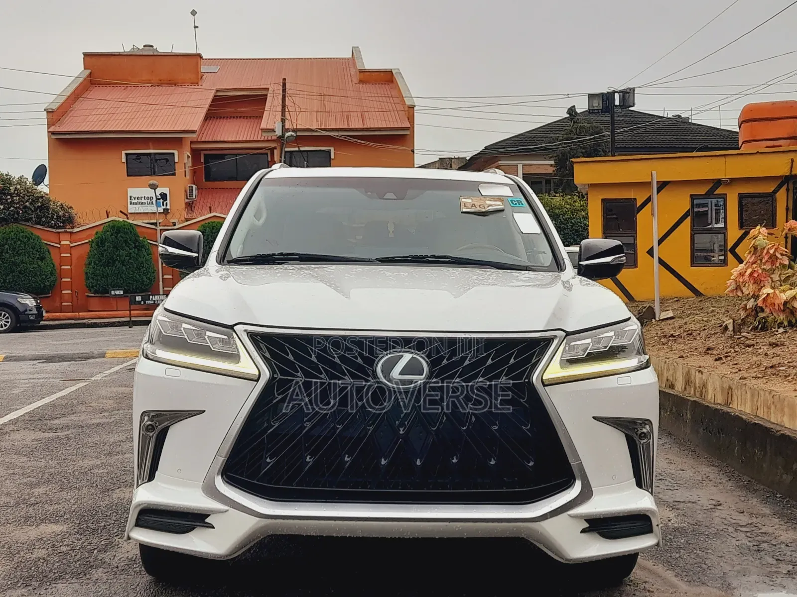 Lexus LX 570 AWD 2017 White