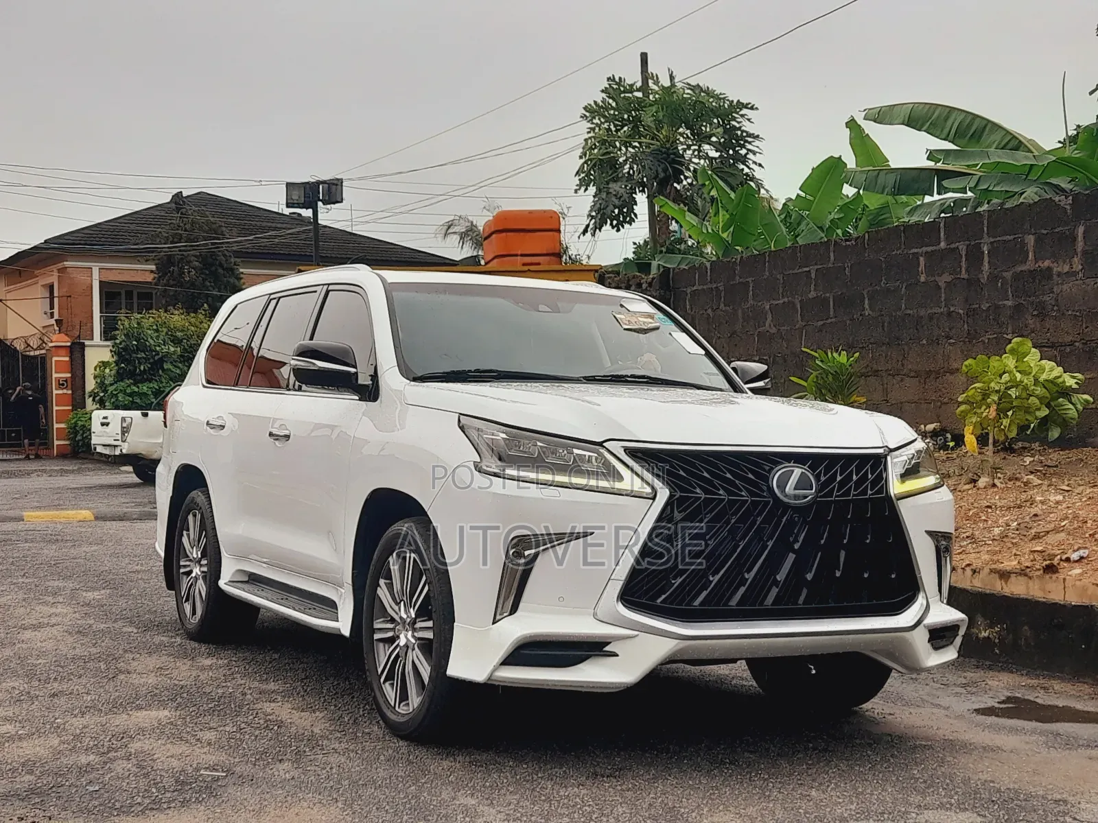 Lexus LX 570 AWD 2017 White
