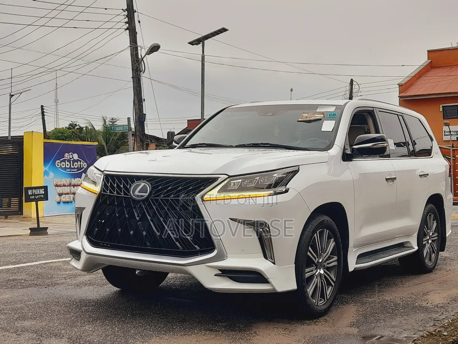 Lexus LX 570 AWD 2017 White