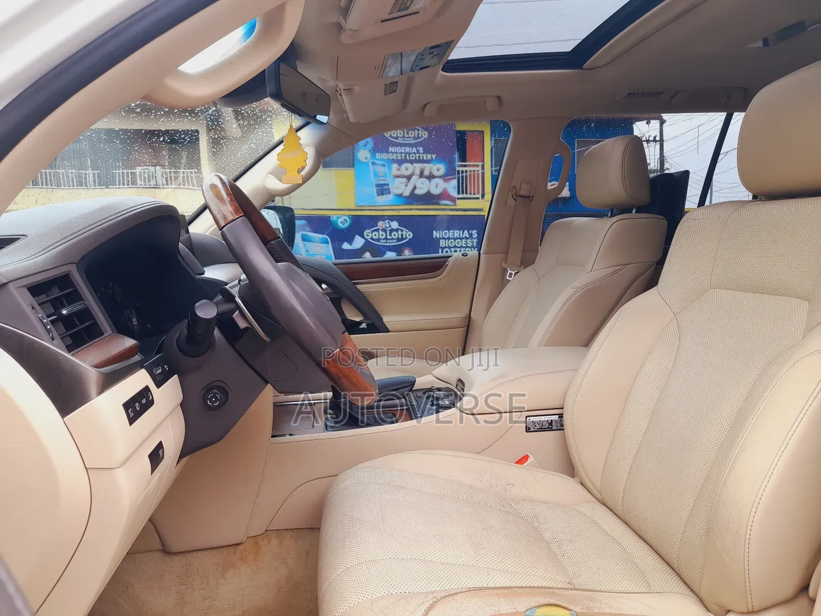 Lexus LX 570 AWD 2017 White