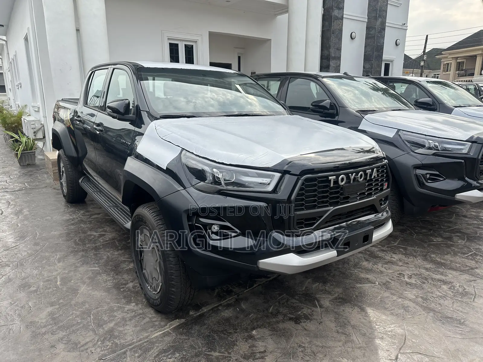 New Toyota Hilux 2025 Black