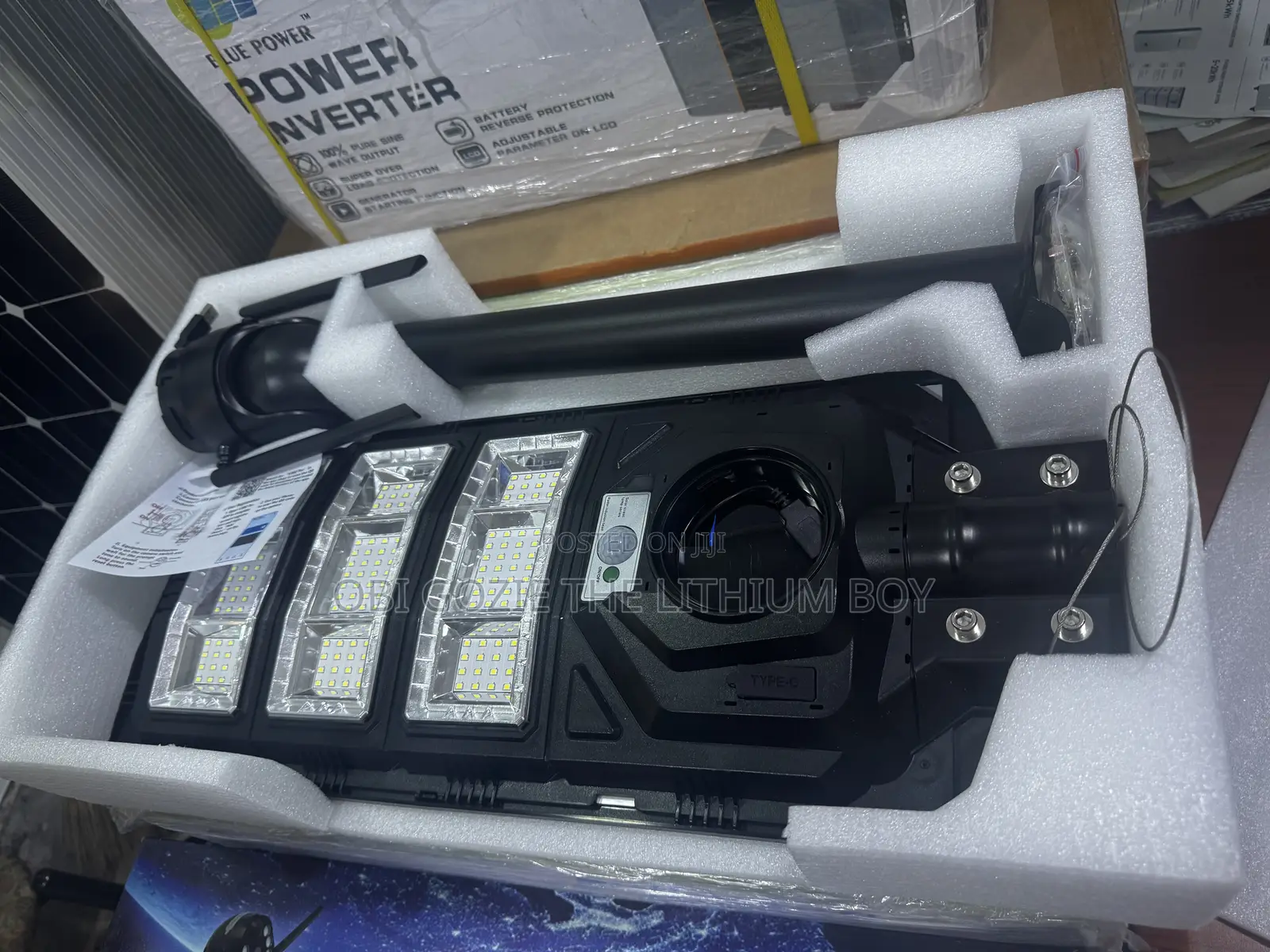Solar Camera and Street Light Combiane. Solar Security Camera Street