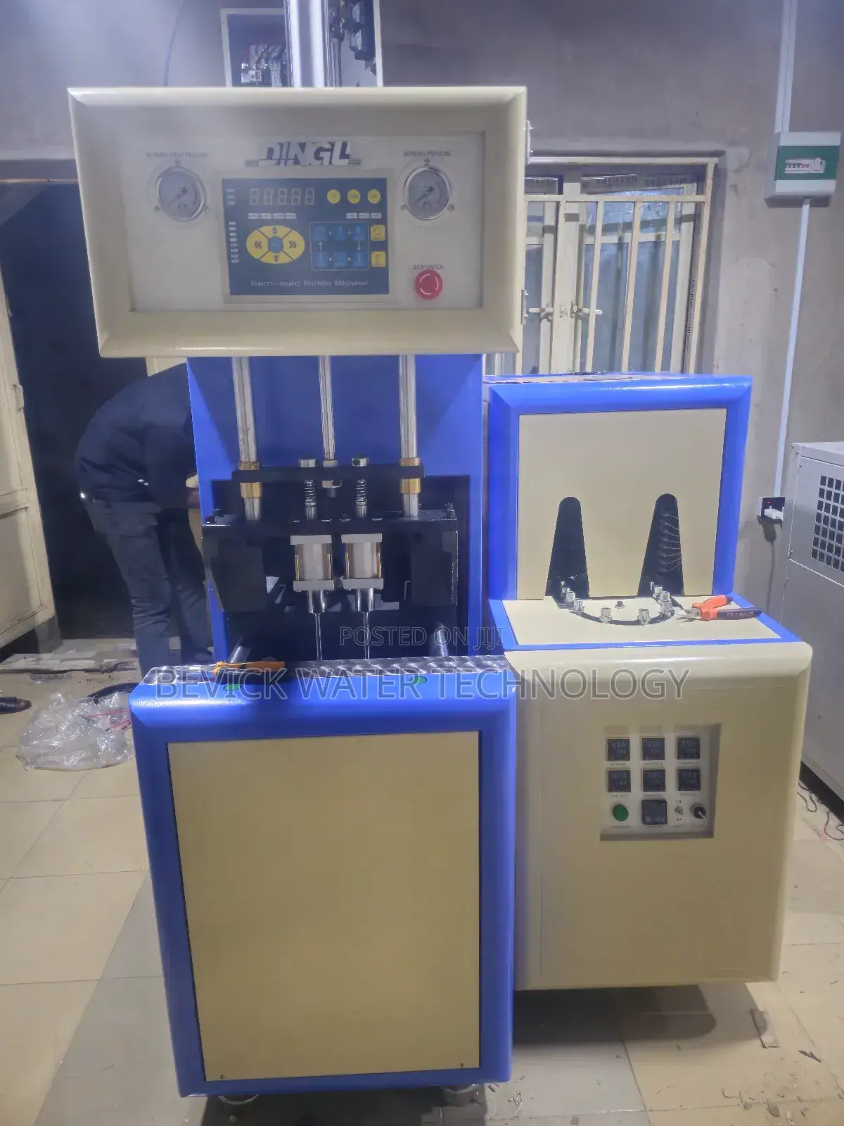 Semi-Automatic Pet Bottle Blower- Affordable Efficient