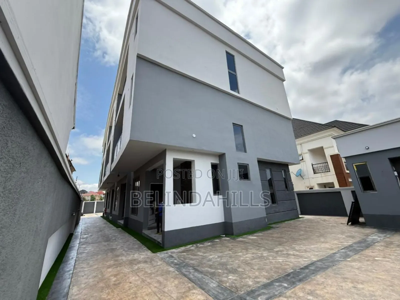 4bdrm Townhouse/Terrace in Apo Resettlement for sale