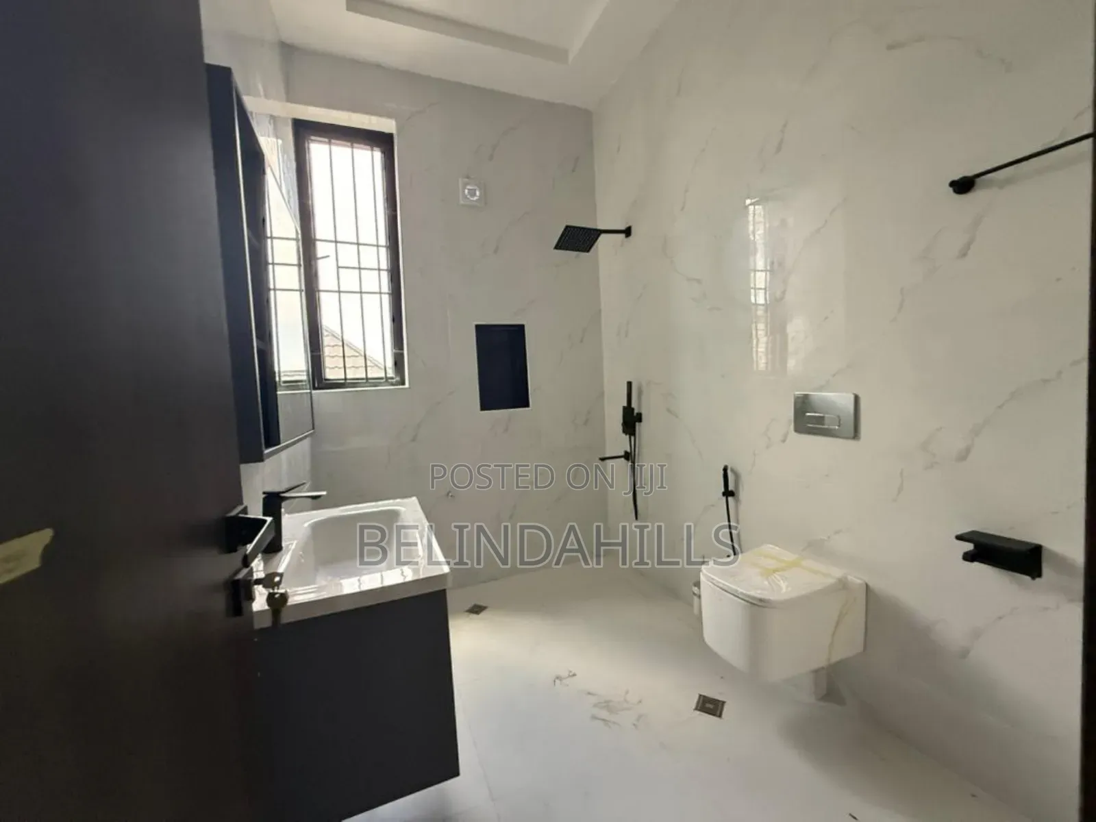 4bdrm Townhouse/Terrace in Apo Resettlement for sale