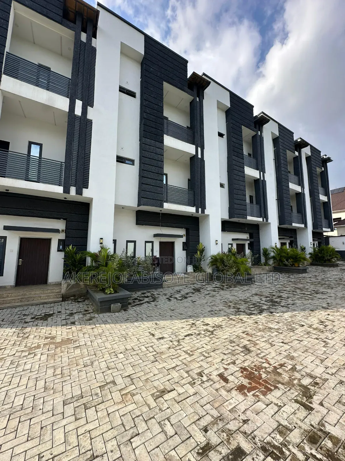 4bdrm Townhouse/Terrace in Lifecamp for sale