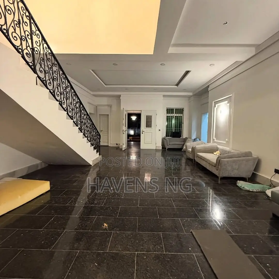 7bdrm Mansion in Guzape District for sale