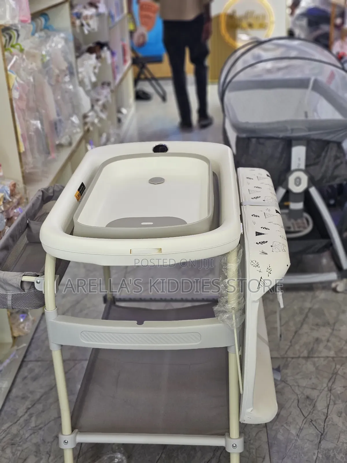 4 in 1 ( Baby Bathtub / Changing Table Storage Rack