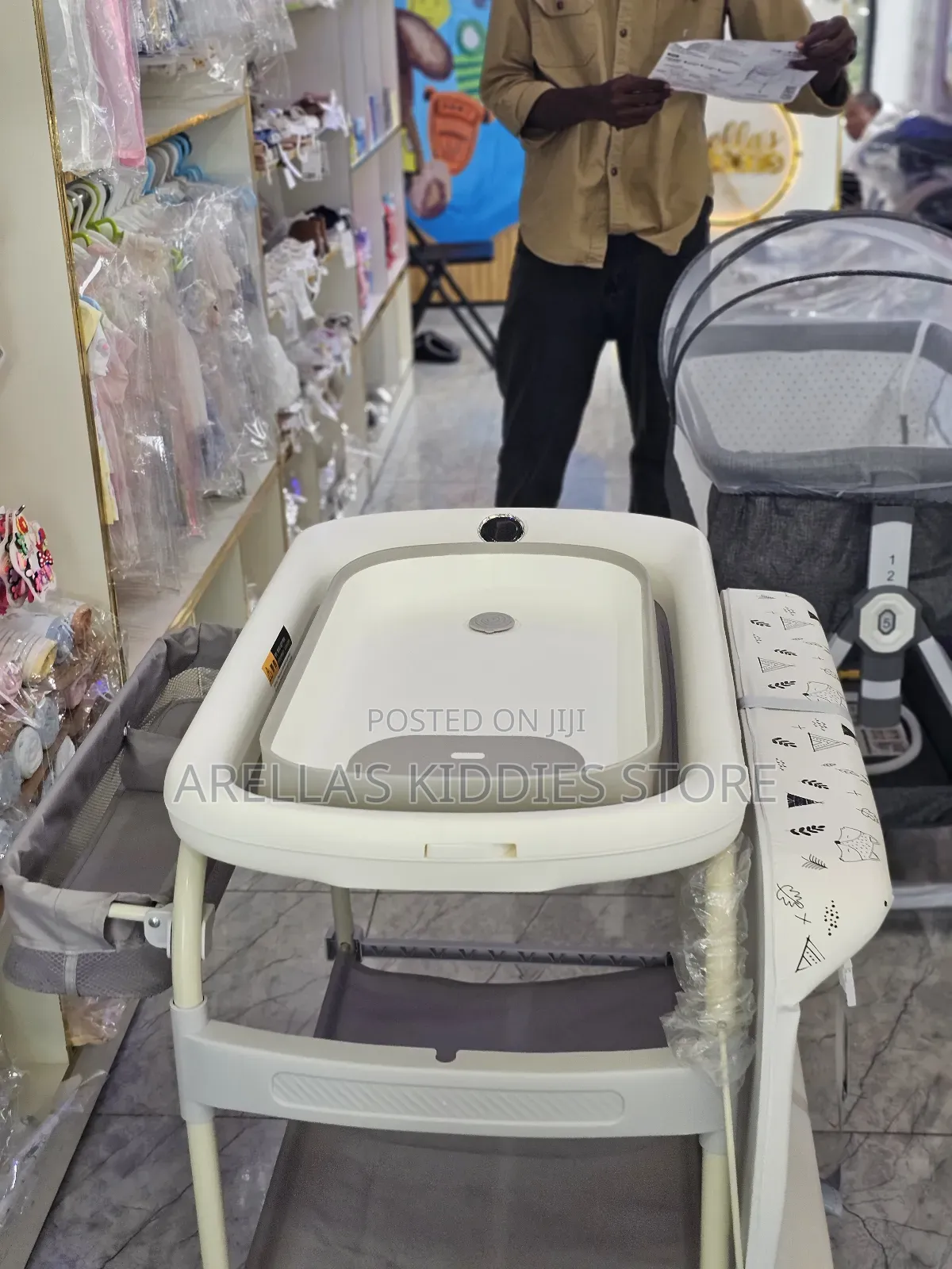 4 in 1 ( Baby Bathtub / Changing Table Storage Rack