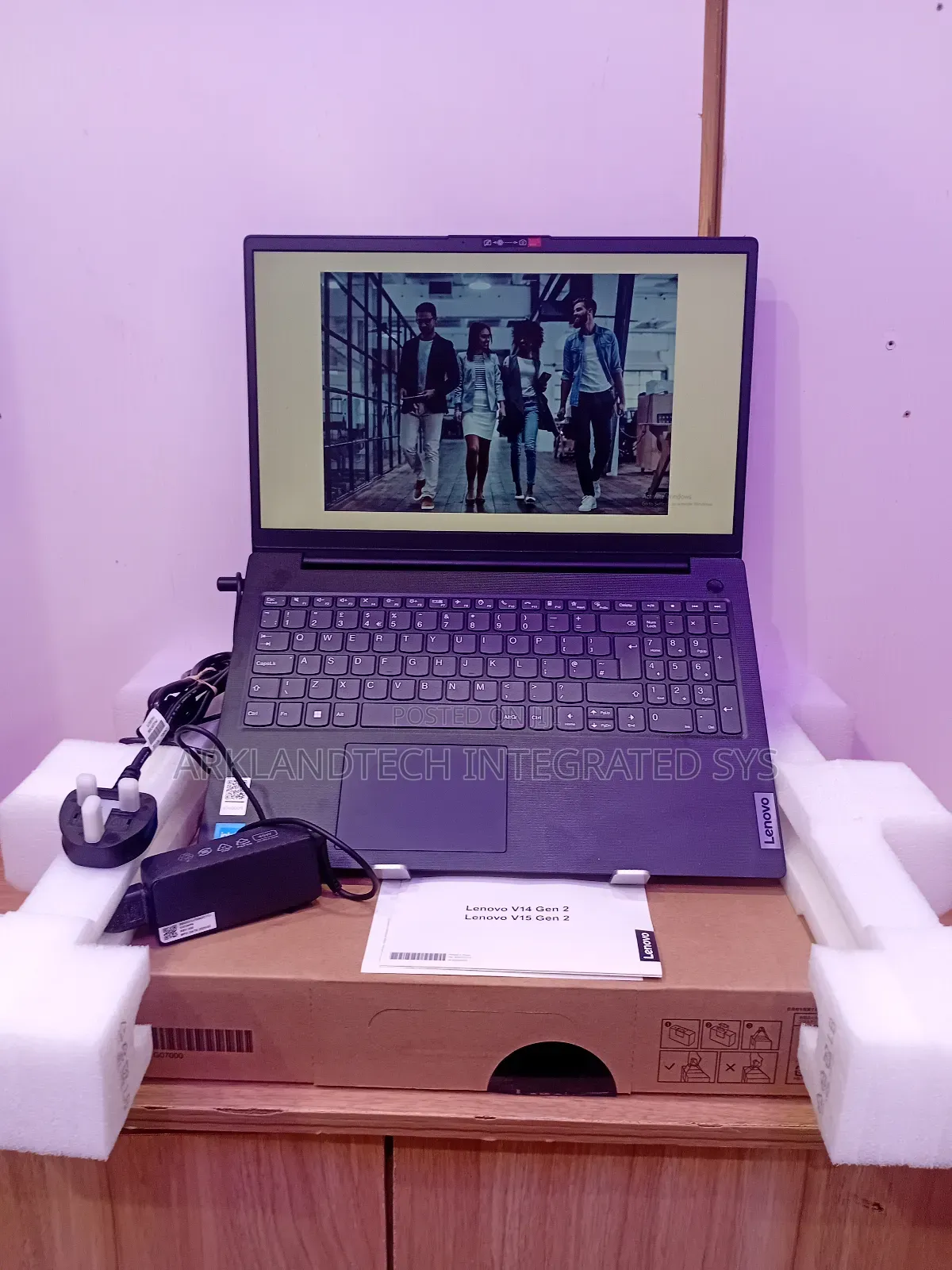 New Laptop Lenovo IdeaPad 330C 8GB Intel Core i3 SSD 256GB