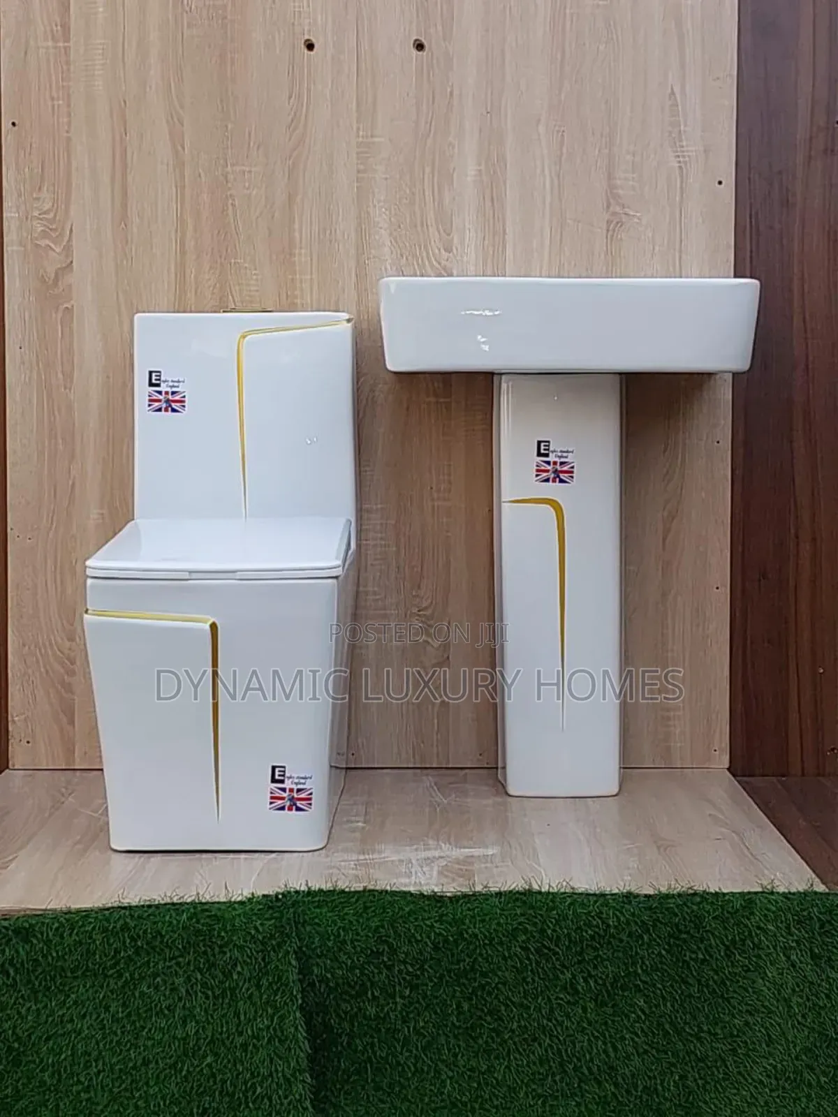 Executive Married Together England Seat With Wash Hand Basin