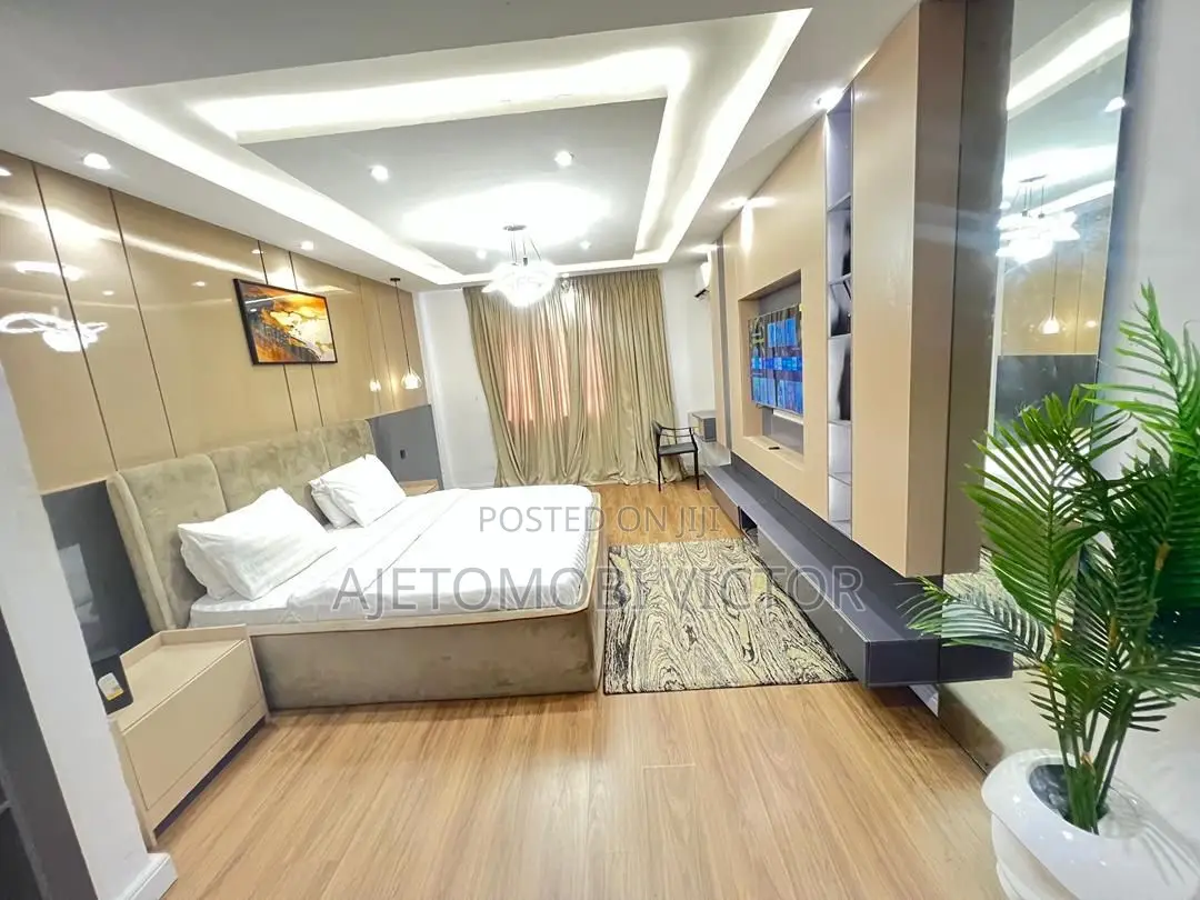 Beautiful Waterfront 3bedroom Apartment