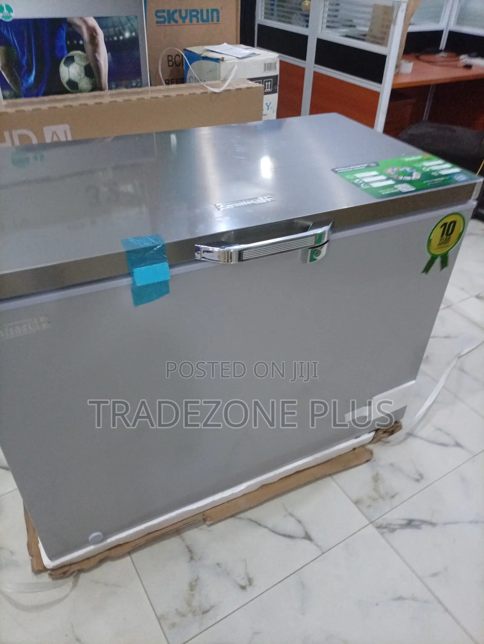 Scanfrost 300l With Lock Key - Security Freezer