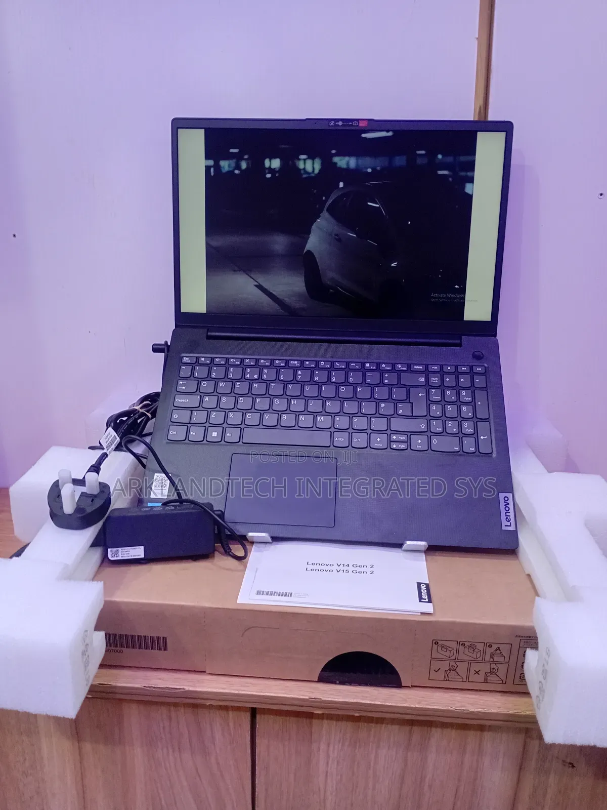 New Laptop Lenovo IdeaPad 520 8GB Intel Core i3 SSD 256GB