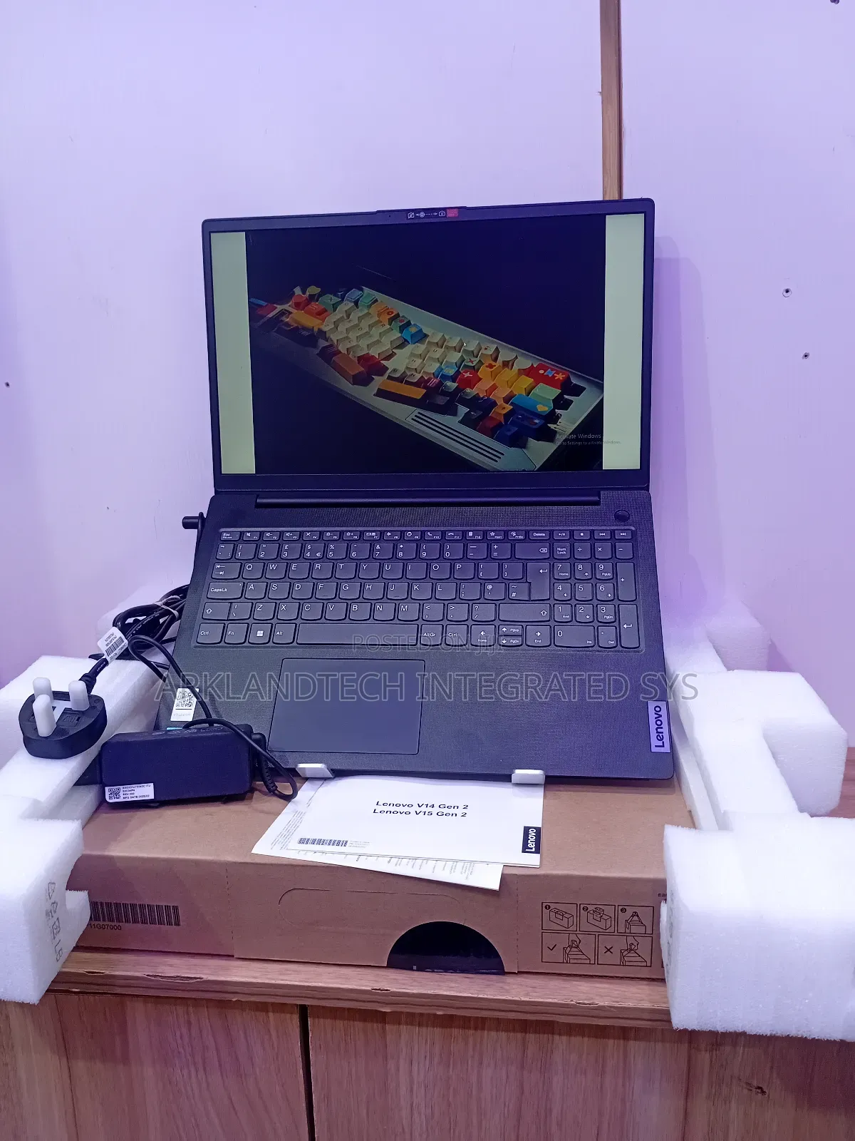 New Laptop Lenovo IdeaPad 530S 8GB Intel Core i3 SSD 256GB