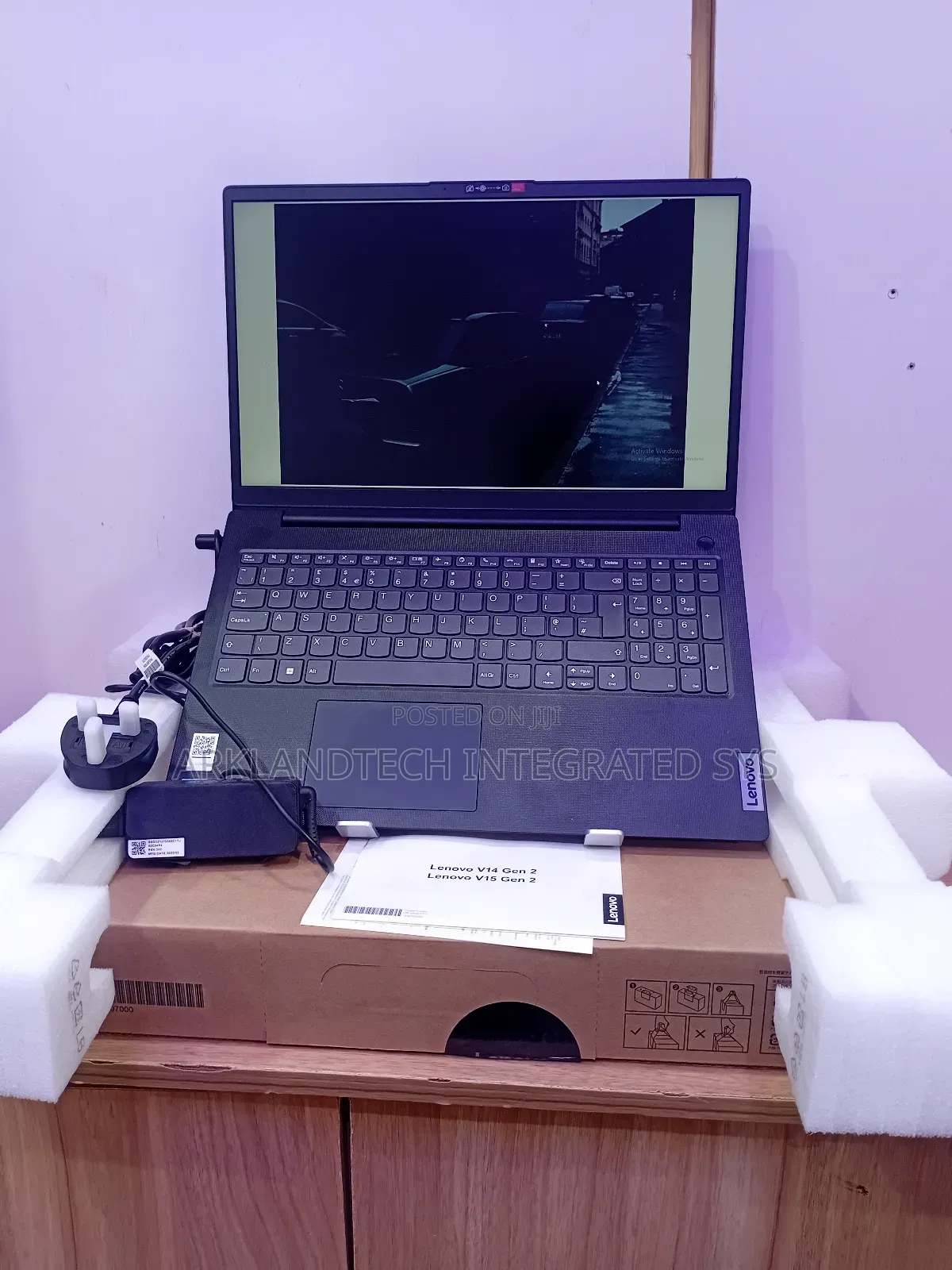 New Laptop Lenovo IdeaPad D330 8GB Intel Core i3 SSD 256GB