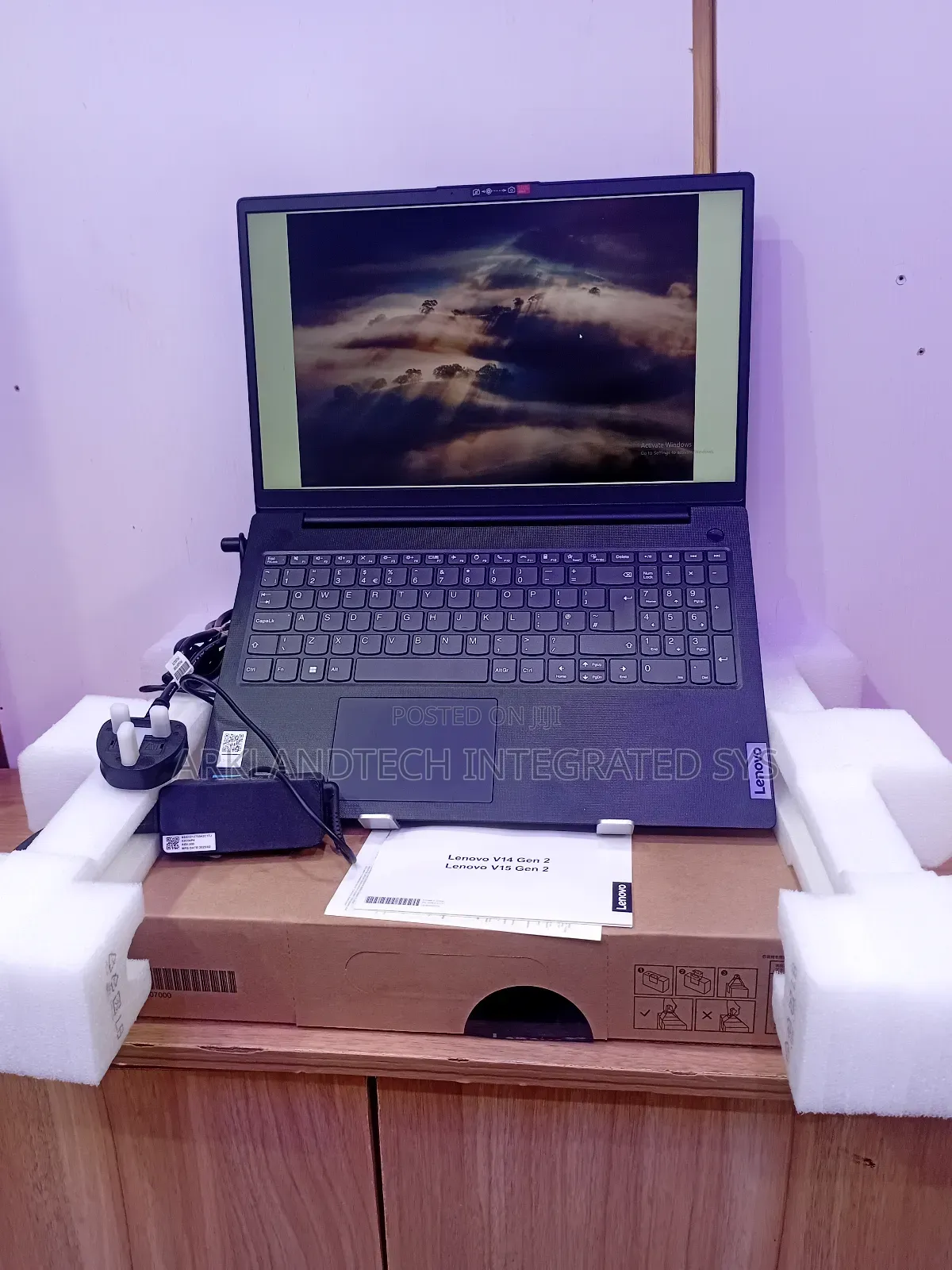 New Laptop Lenovo IdeaPad D330 8GB Intel Core i3 SSD 512GB
