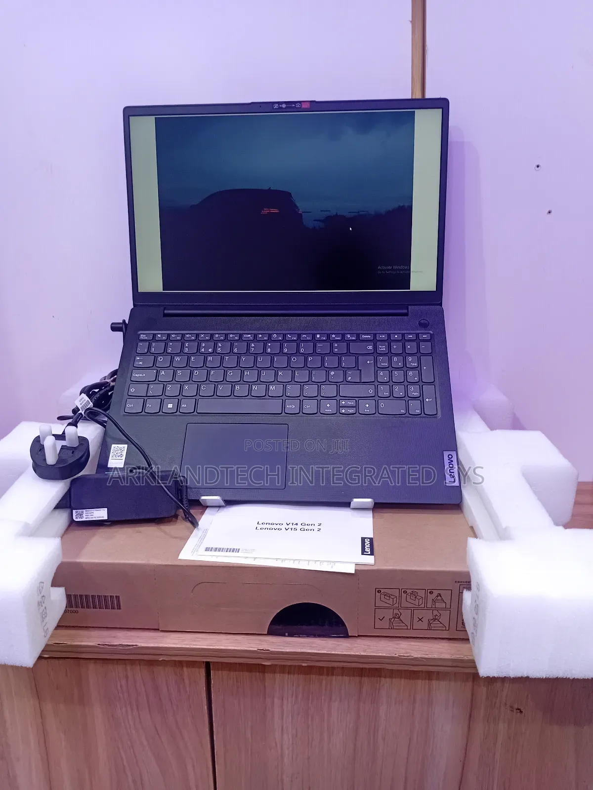 New Laptop Lenovo IdeaPad D330 8GB Intel Core i3 SSD 512GB
