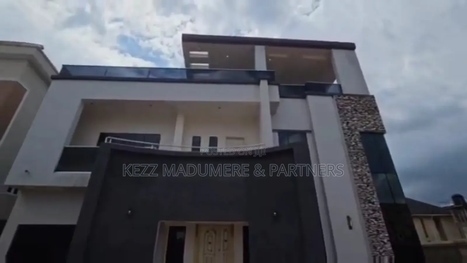 Furnished 7bdrm Duplex in Royal Gardens for sale