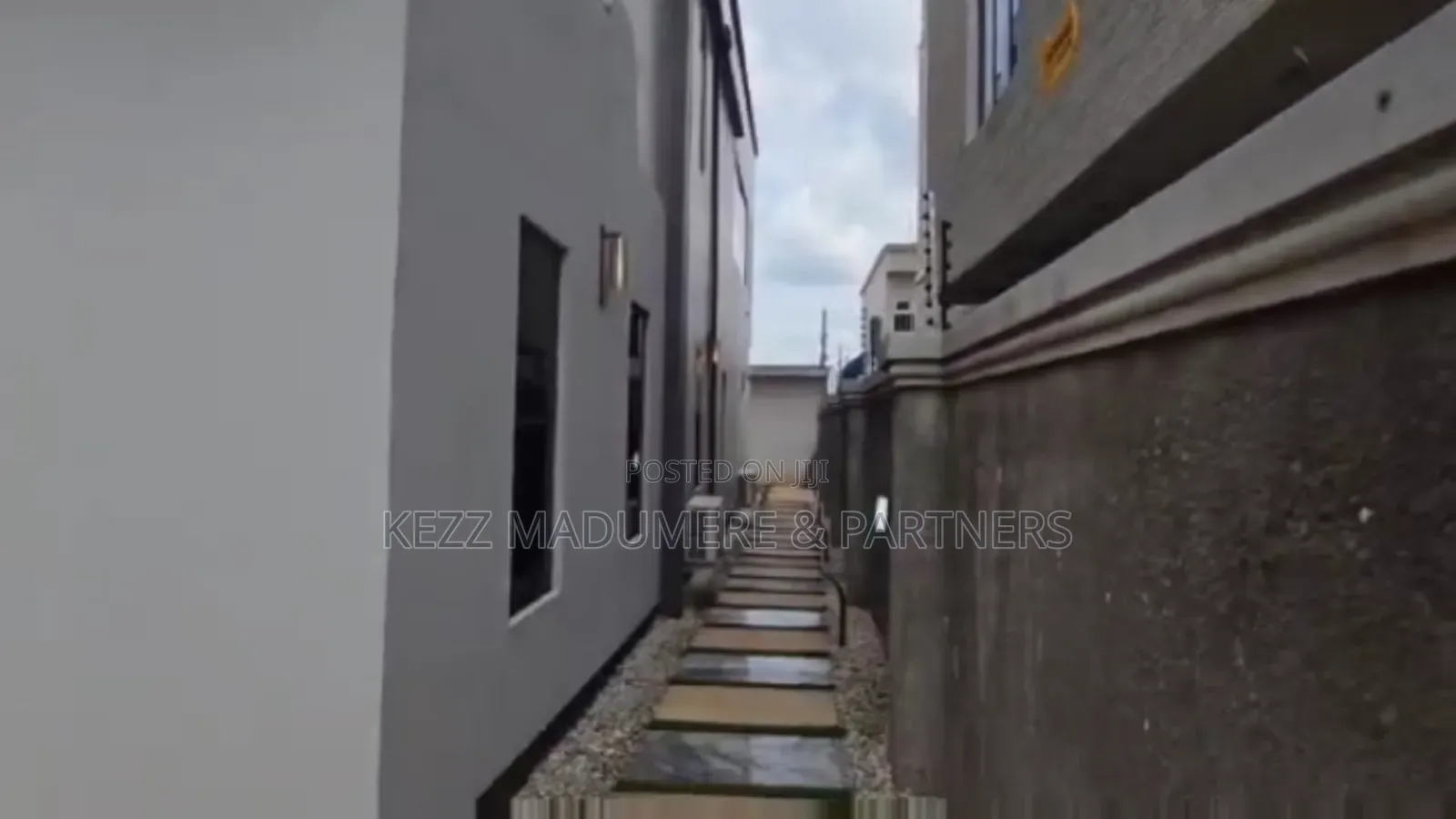 Furnished 7bdrm Duplex in Royal Gardens for sale