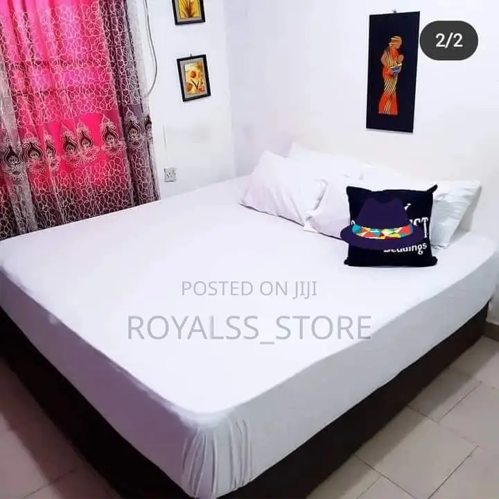 Quality Cotton Plain Color Bedsheet With 4 Pillow Cases