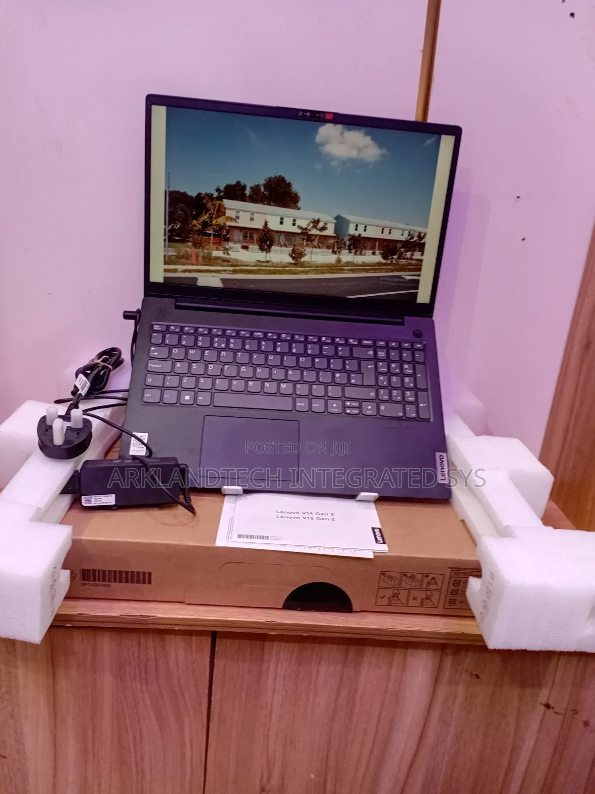 New Laptop Lenovo IdeaPad U110 8GB Intel Core i3 SSD 256GB