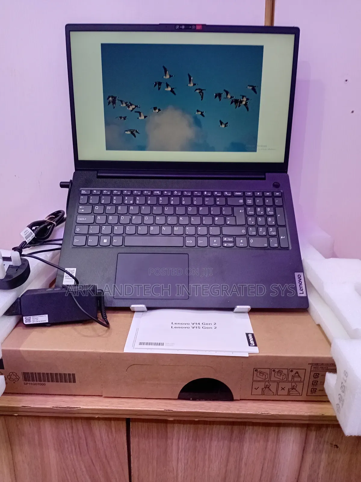 New Laptop Lenovo IdeaPad U300e 8GB Intel Core i3 SSD 256GB