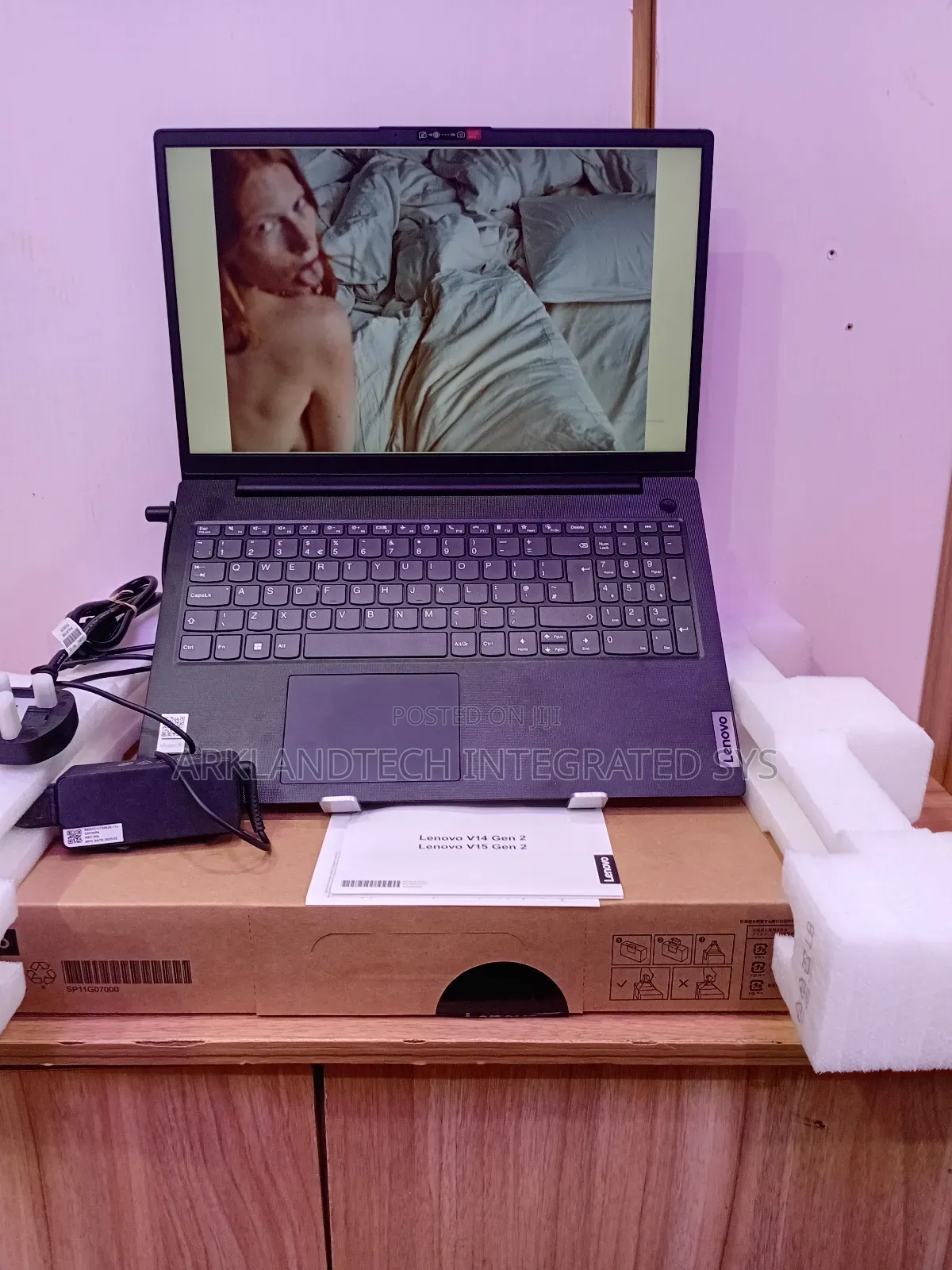 New Laptop Lenovo IdeaPad U300e 8GB Intel Core i3 SSD 256GB