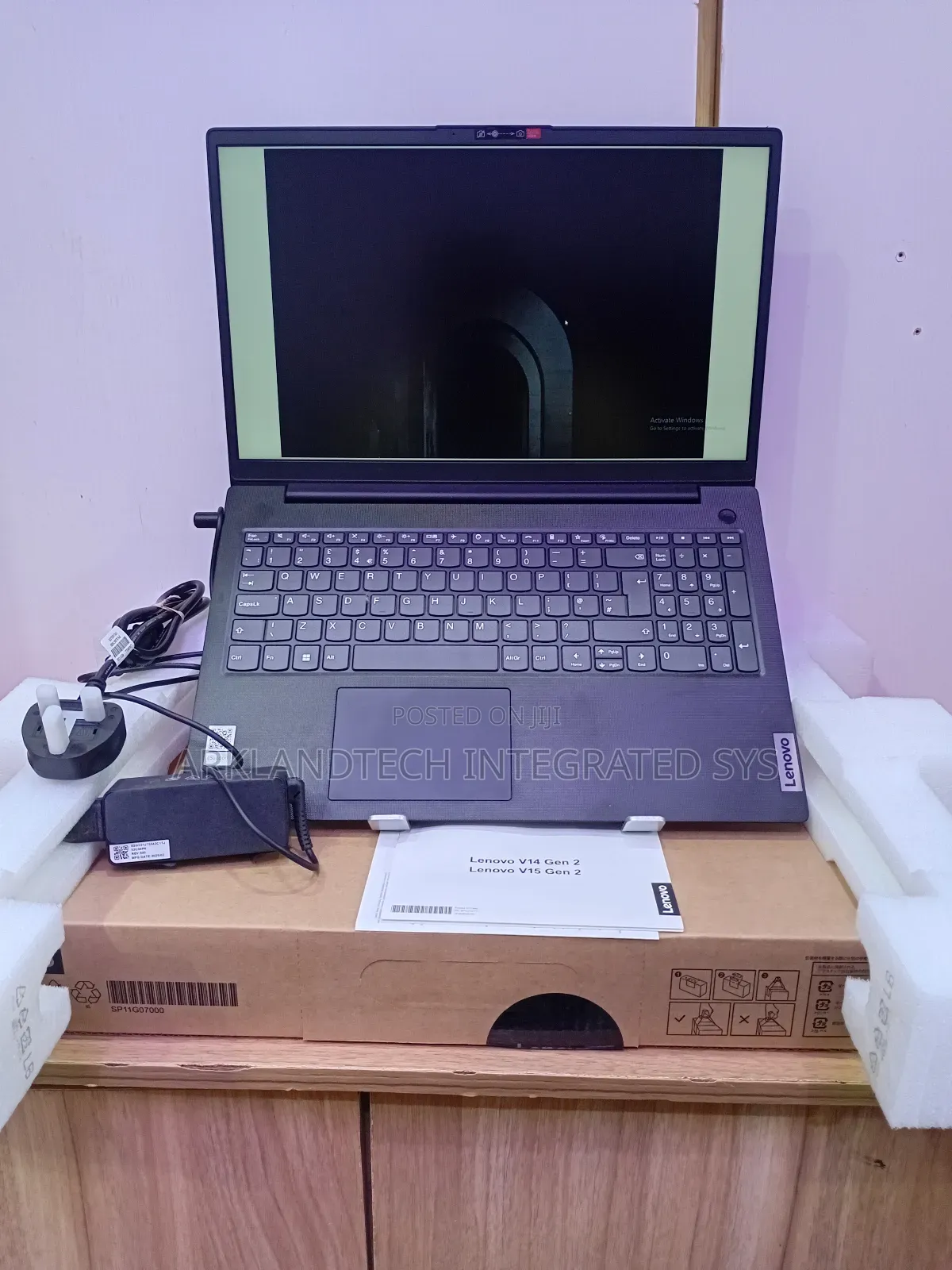 New Laptop Lenovo IdeaPad U300e 8GB Intel Core i3 SSD 512GB