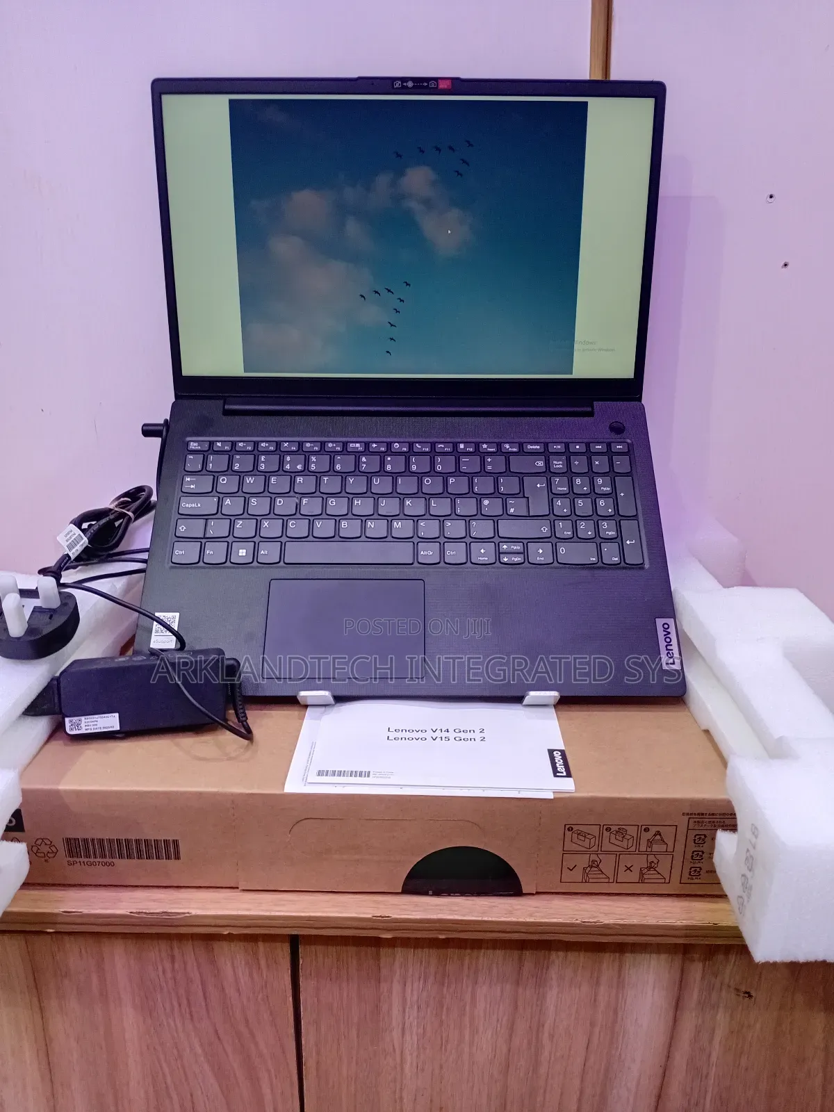 New Laptop Lenovo IdeaPad U300e 8GB Intel Core i3 SSD 512GB