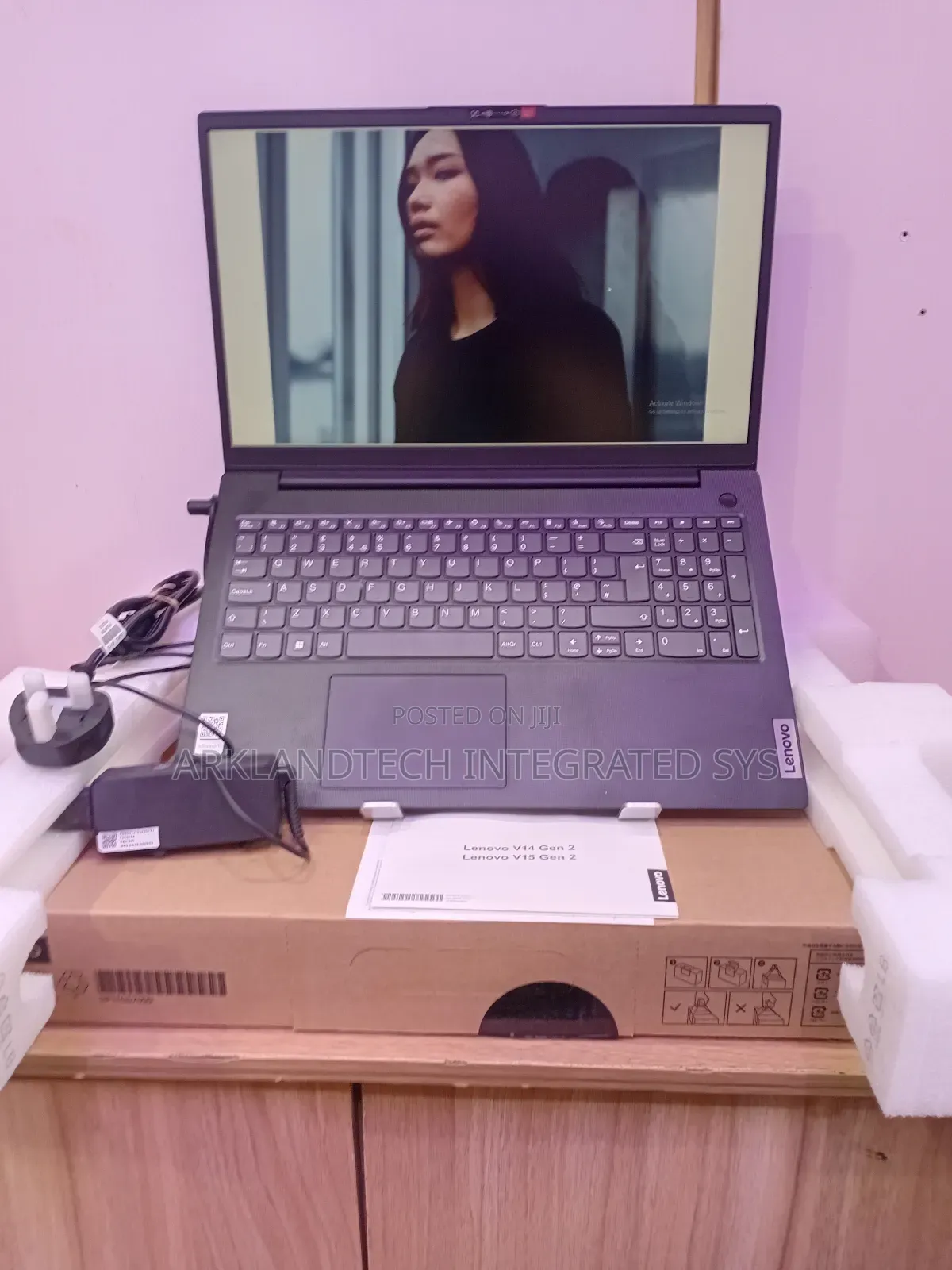 New Laptop Lenovo IdeaPad U300s 8GB Intel Core i3 SSD 512GB