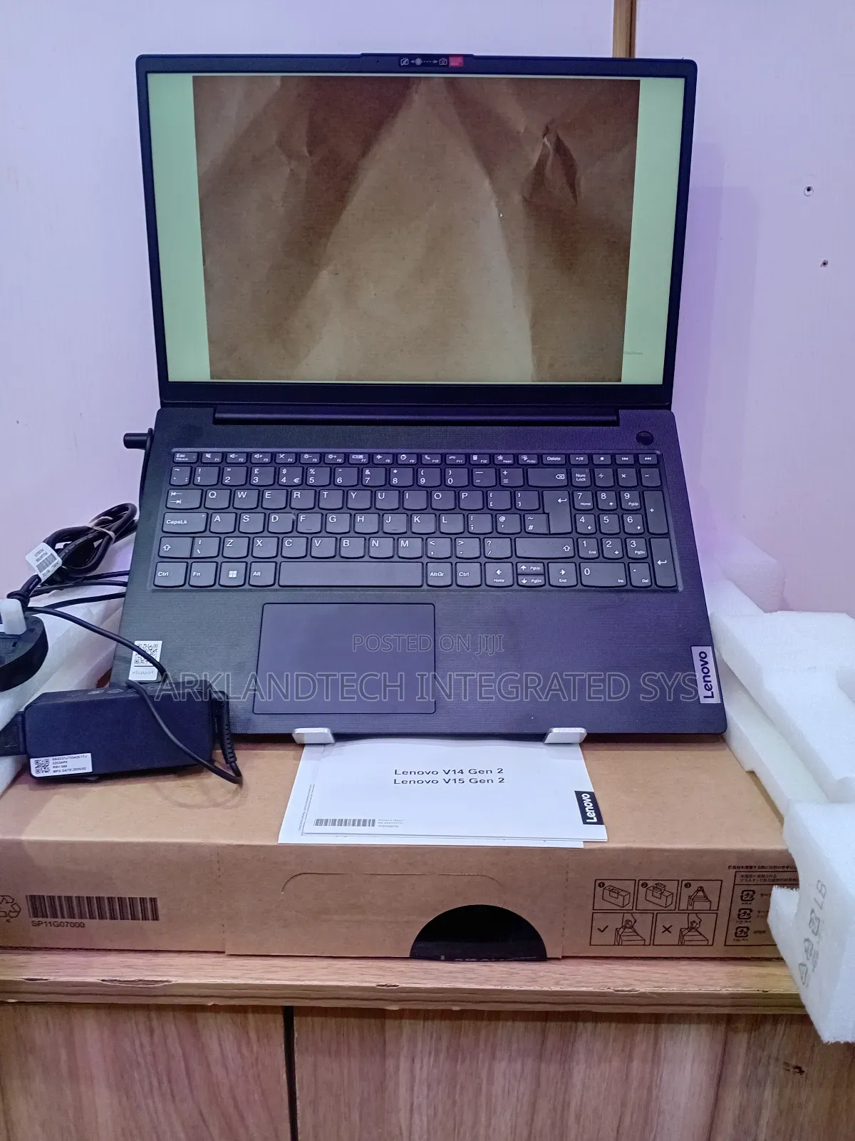 New Laptop Lenovo IdeaPad U300s 8GB Intel Core i3 SSD 512GB