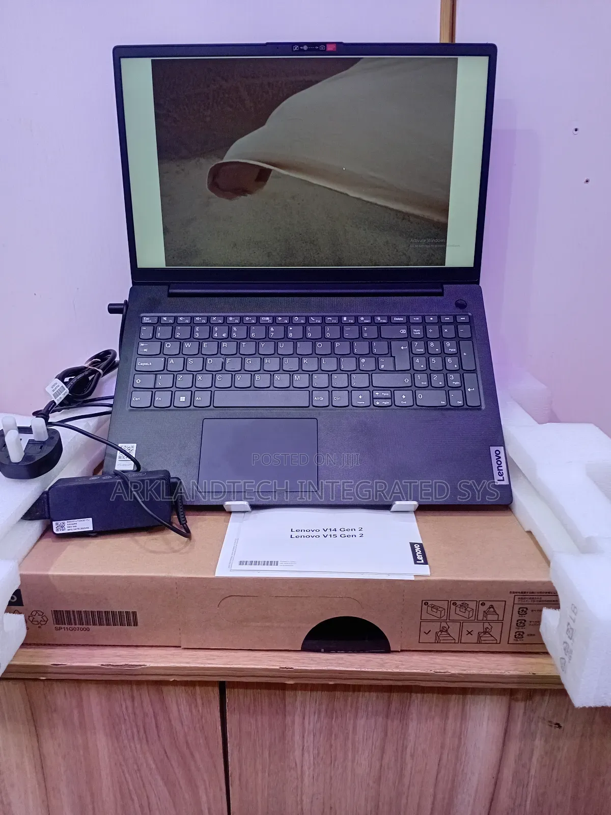 New Laptop Lenovo IdeaPad U330 8GB Intel Core i3 SSD 256GB