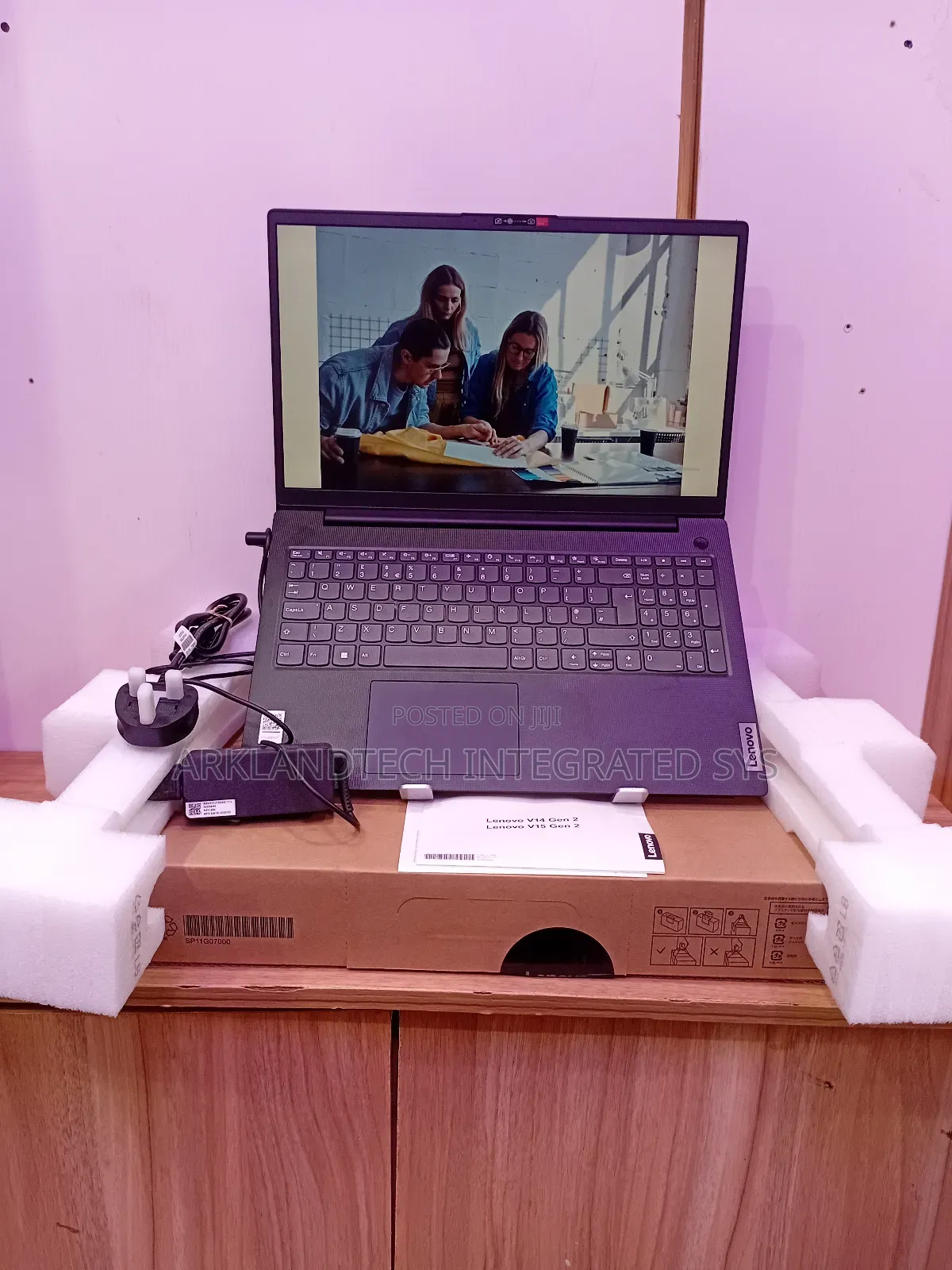 New Laptop Lenovo IdeaPad U550 8GB Intel Core i3 SSD 256GB