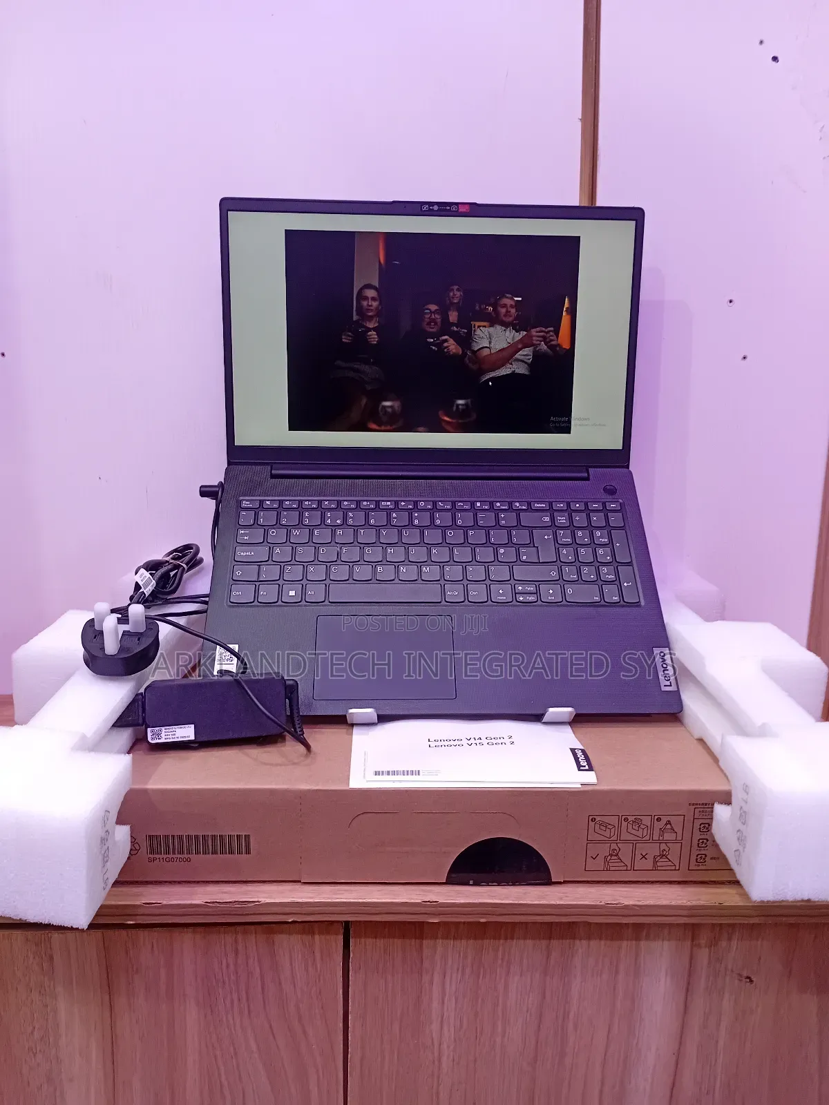 New Laptop Lenovo IdeaPad Y400 8GB Intel Core i3 SSD 256GB